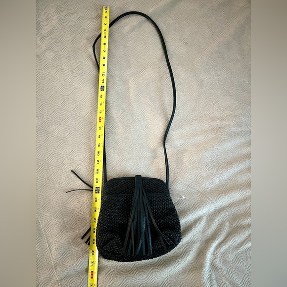 🆕 Chico’s tassel cross body bag in black only - Picture 13 of 15